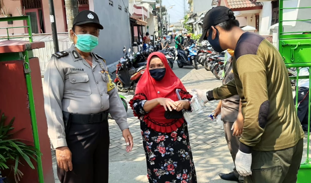 Pemberian Bansos dari Prov. Banten Bagi Warga Kel. Kunciran Indah Kec. Pinang Kota Tangerang