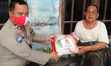 Baksos Penyaluran Beras Sambut HUT BHAYANGKARA KE 74 di Kel. Kunciran Jaya Pinang