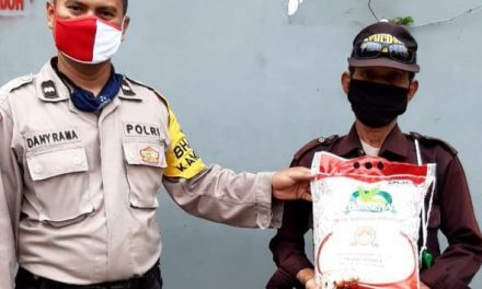 Baksos Penyaluran Beras Sambut HUT BHAYANGKARA KE 74 di Kel. Kunciran Indah Pinang