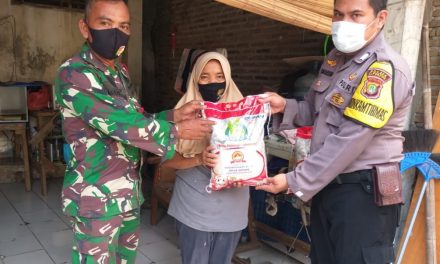 Baksos Penyaluran Beras Jelang Hari BHAYANGKARA KE 74 oleh Polsek Cipondoh di Kel. Poris Plawad