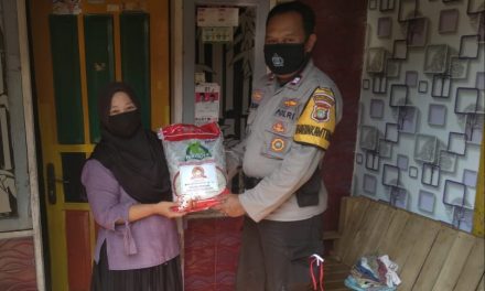 Baksos Penyaluran Bantuan Beras Jelang Hari Bhayangkara  Ke-74 Oleh Polsek Cipondoh di Kel. Panunggangan