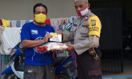 Baksos Penyaluran Bantuan Beras Jelang Hari Bhayangkara Ke-74 Oleh Polsek Cipondoh di Kel. Cipete