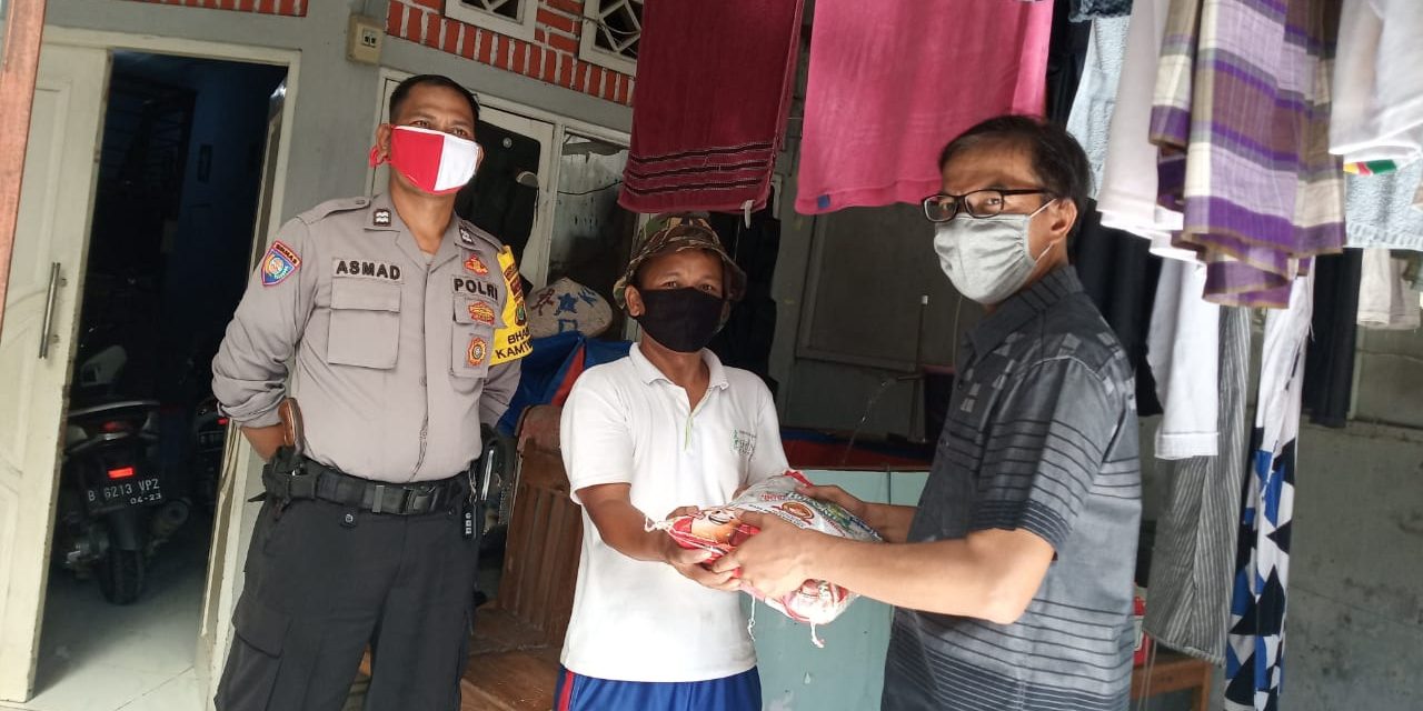 Baksos Sambut HUT BHAYANGKARA Ke-74 Menuju Tatanan Hidup Baru oleh Polsek Cipondoh di Kel. Pinang