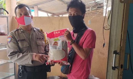 Baksos Penyaluran Beras Jelang Hari BHAYANGKARA KE 74 oleh Polsek Cipondoh di Kel. Cipondoh Indah