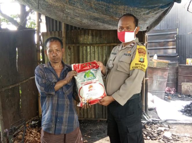 Baksos Penyaluran Beras Jelang Hari BHAYANGKARA KE 74 oleh Polsek Cipondoh di Kel. Panunggangan Timur, Pinang