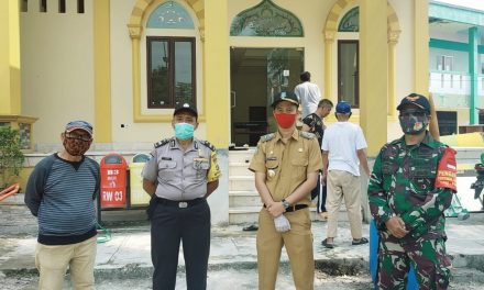 Sinergitas 3 Pilar Lakukan Penyemprotan Desinfektan Cegah Covid-19.di Kel Kunciran Indah, Pinang