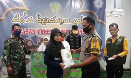 Penyerahan Santunan Anak Yatim Piatu dan Duafa di Yayasan Pakem Bumi Kel. Pinang