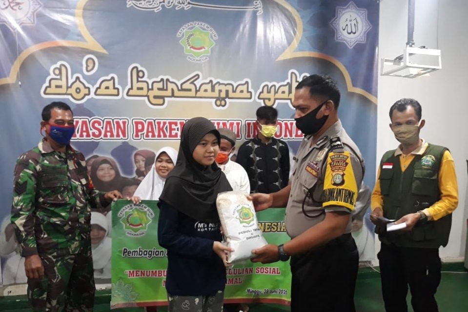 Penyerahan Santunan Anak Yatim Piatu dan Duafa di Yayasan Pakem Bumi Kel. Pinang