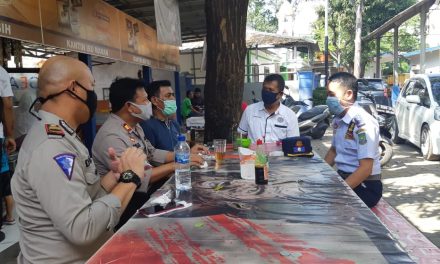 Sosialisasi Himbau Protokol Kesehatan Wakapolsek Batu Ceper Akp Mujiharja. SH Jalani Silahturahmi Publik dengan Melaksanakan Sambang Dialogis Ke UPT. KIR DLLAJR Kota Tangerang