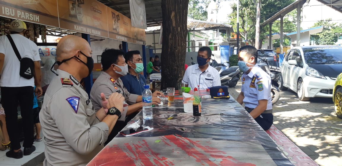 Sosialisasi Himbau Protokol Kesehatan Wakapolsek Batu Ceper Akp Mujiharja. SH Jalani Silahturahmi Publik dengan Melaksanakan Sambang Dialogis Ke UPT. KIR DLLAJR Kota Tangerang