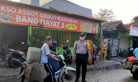 Bhabinkamtibmas Polsek Cipondoh Dan 3 Pilar Kel.Ketapang Melaksanakan Operasi Aman Bersama PSBB Covid-19