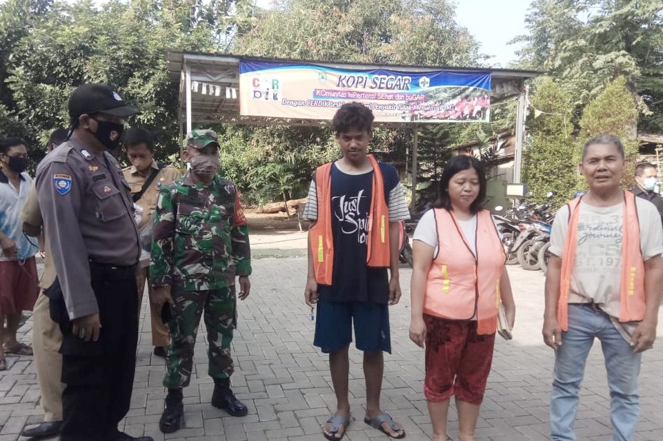 Polsek Cipondoh Dan 3 Pilar Gelar Operasi Aman Bersama Penanganan Covid-19 di Kel. Poris Plawad, Cipondoh