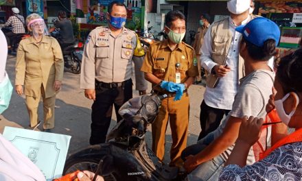 Bhabinkamtibmas Dan 3 Pilar Kel. Kunciran Jaya Gelar Operasi Aman Bersama PSBB Terkait Protokol Covid-19 Di Jln. Rasunah Said Simpang H. Jali