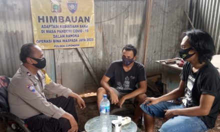 Bhabinkamtibmas Polsek Cipondoh Kel. Panunggangan Timur Sambang Dialogis Dan Beri Himbauan Adaptasi Kebiasaan Baru Dimasa Pandemi Covid-19 Kepada Toda