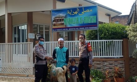 Ketua DPC FPI Kec. Pinang Terima Hewan Qurban Dari Kapolsek Cipondoh Kota Tangerang