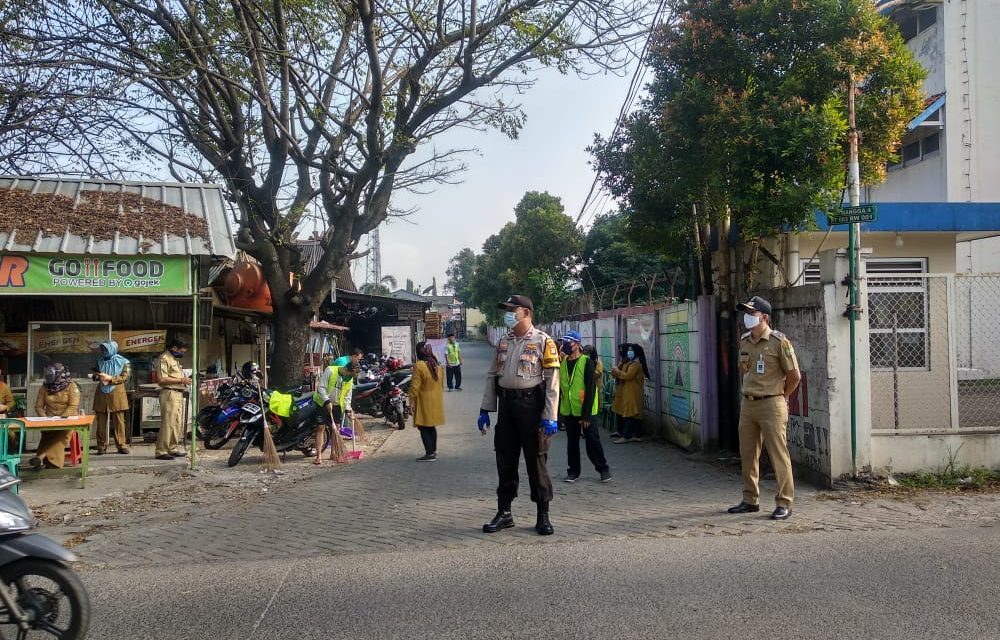 Polsek Cipondoh dan 3 Pilar Gelar Operasi Penindakan PSBB di Kel. Panunggangan, Pinang