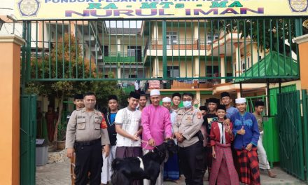 Wakapolsek Cipondoh Salurkan Hewan Kurban Ke Ponpes Yatim Piatu Tahfidzul Quran Nurul Iman Di Kel. Kunciran Jaya, Pinang