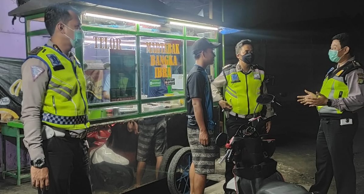 Unit Lalu Lintas Polsek Cipondoh Melaksanakan Patroli Mobile Di Lintasan Jl. KH. Hasyim Ashari Kec. Cipondoh Kota Tangerang