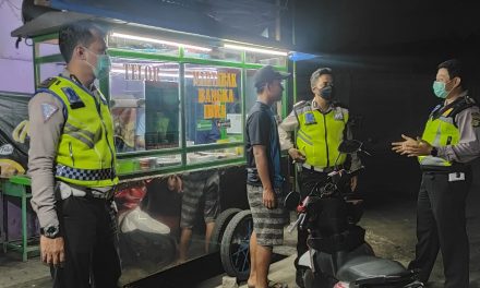 Unit Lalu Lintas Polsek Cipondoh Melaksanakan Patroli Mobile Di Lintasan Jl. KH. Hasyim Ashari Kec. Cipondoh Kota Tangerang