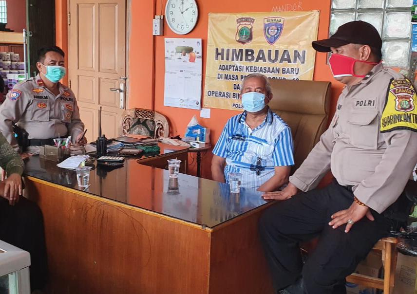 Sambang Kanit Binmas dan Bhabinkamtibmas Polsek Cipondoh Lakukan Pemantauan Penerepan PSBB Menuju Adapatasi Kebiasaan Baru Dalam Memutus Mata Rantai Covid-19 Di Kel. Kenanga