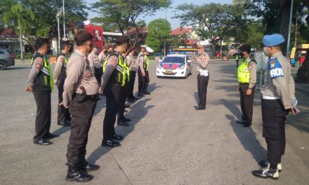 Polsek Cipondoh Lakukan Pengamanan Keberangkatan Massa SP/SB LEM SPSI ke Istana Negara Jakarta Dalam Rangka Aksi Menolak RUU OMNIBUS LAW