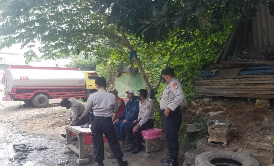 Unit Patroli Samapta Polsek Cipondoh Gelar Pengamanan Aksi Unras di PT CILAMAYA SUBUR Kel. Panunggangan, Pinang