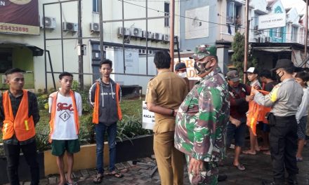 Bhabinkamtibmas Polsek Cipondoh Dan 3 Pilar Kel. Cipondoh Indah Melaksanakan Operasi Aman Bersama Protokol Covid 19