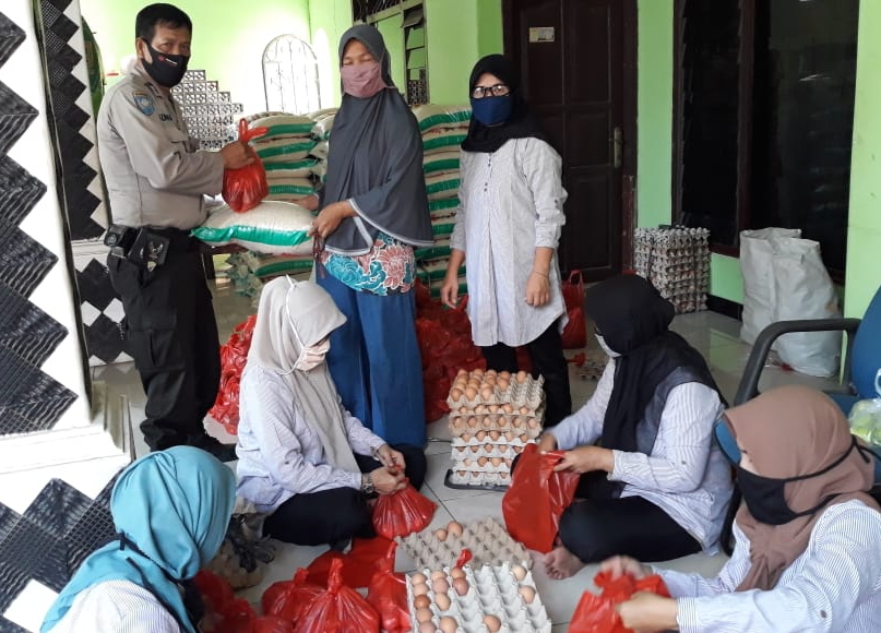 Bhabinkamtibmas Polsek Cipondoh Dan 3 Pilar Kel. Kenanga Monitoring Pembagian BSP Dari BNI  Kota Tangerang