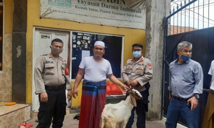 Ponpes Yatim Piatu Yayasan Yadin Menerima Hewan Kurban Dari Wakapolsek Cipondoh Di Kel. Neroktog, Pinang