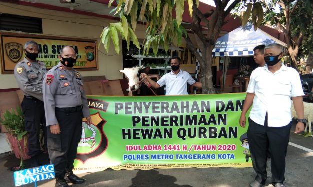 Polrestro Tangkot Menerima dan Menyalurkan Hewan Kurban