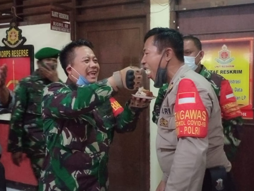 Anjangsana Koramil 01 Tangerang, Berikan Ucapan Selamat Hari Bhayangkara Ke-74 Di Polsek Cipondoh