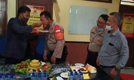 Kunjungan Ketua LPK CIS Dkk, Berikan Ucapan Selamat Hari Bayangkara Ke 74 Kepada Jajaran Polsek Cipondoh