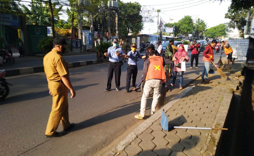 KEGIATAN  3 (TIGA) PILAR  MELAKSANAKAN OPERASI AMAN BERSAMA  DALAM RANGKA  PEMUTUSAN MATA RANTAI  COVID-19 DAN PENEGAKAN PROTOKOL KESEHATAN