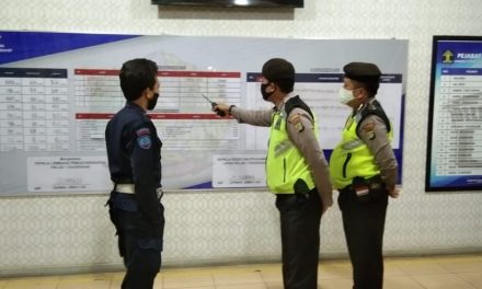 POLSEK TANGERANG KOTA LAKUKAN PATROLI PENYEBARAN VIRUS CORONA DAN 3C (CURAS, CURAT DAN CURANMOR) DI KANTOR IMIGRASI, SUKASARI, TANGERANG