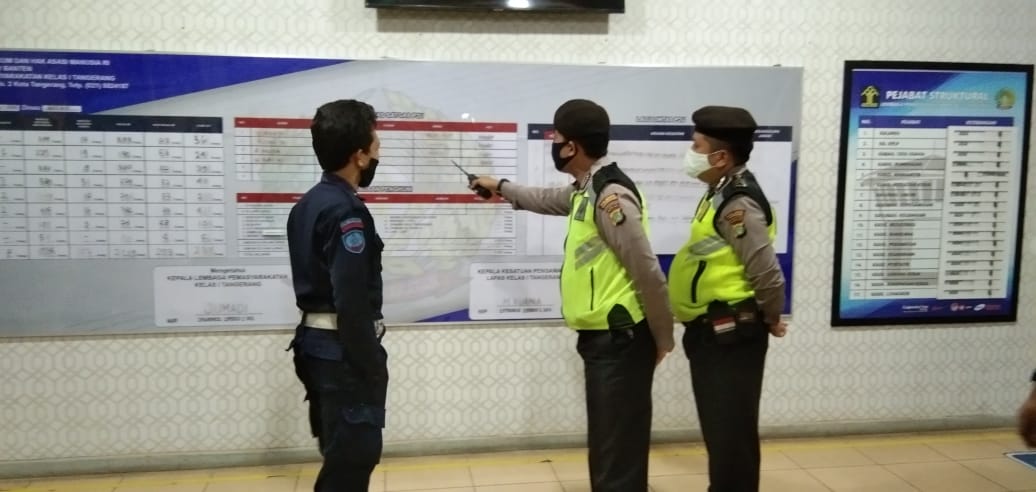 POLSEK TANGERANG KOTA LAKUKAN PATROLI PENYEBARAN VIRUS CORONA DAN 3C (CURAS, CURAT DAN CURANMOR) DI KANTOR IMIGRASI, SUKASARI, TANGERANG