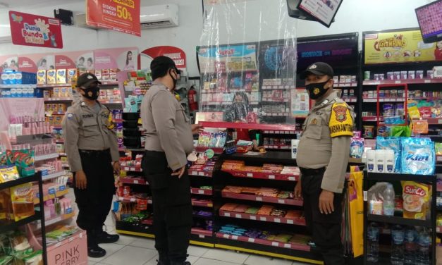 POLSEK PAKUHAJI PATROLI BIRU DI MINIMARKET GUNA ANTISIPASI KEJAHATAN JALANAN (STREET CRIME) DI WILAYAH PAKUHAJI.