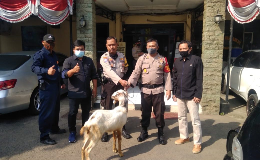 Polsek Cipondoh Terima Hewan Qurban Dari Apartemen Collin Boulevard Kel.Panunggangan, Pinang