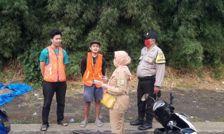 Bhabinkamtibmas Polsek Cipondoh Dan 3 Pilar Kel. Poris Plawad Indah Melaksanakan Operasi Aman Bersama Penegakan disiplin PSBB Protokol Covid 19  KOTA TANGERANG.(Bhaya