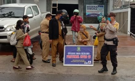 Bhabinkamtibmas Polsek Cipondoh Dan 3 Pilar Kel. Petir Gelar Operasi Aman Bersama Covid-19 Penegakan Disiplin PSBB Dalam Tatanan Normal Baru (New Normal)