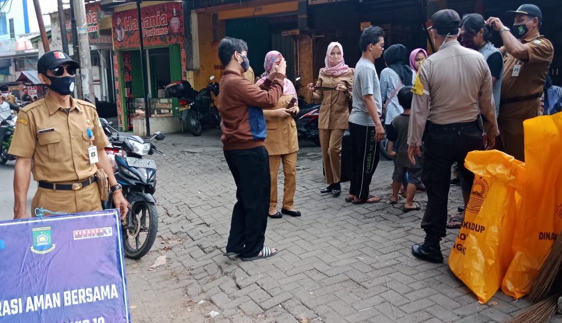 Bhabinkamtibmas Polsek Cipondoh Dan Tiga Pilr Kel. Kenanga Gelar Operasi Aman Bersama Protokol Covid-19 Peraturan Pendisiplinan PSBB