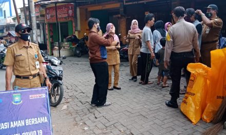 Bhabinkamtibmas Polsek Cipondoh Dan Tiga Pilr Kel. Kenanga Gelar Operasi Aman Bersama Protokol Covid-19 Peraturan Pendisiplinan PSBB