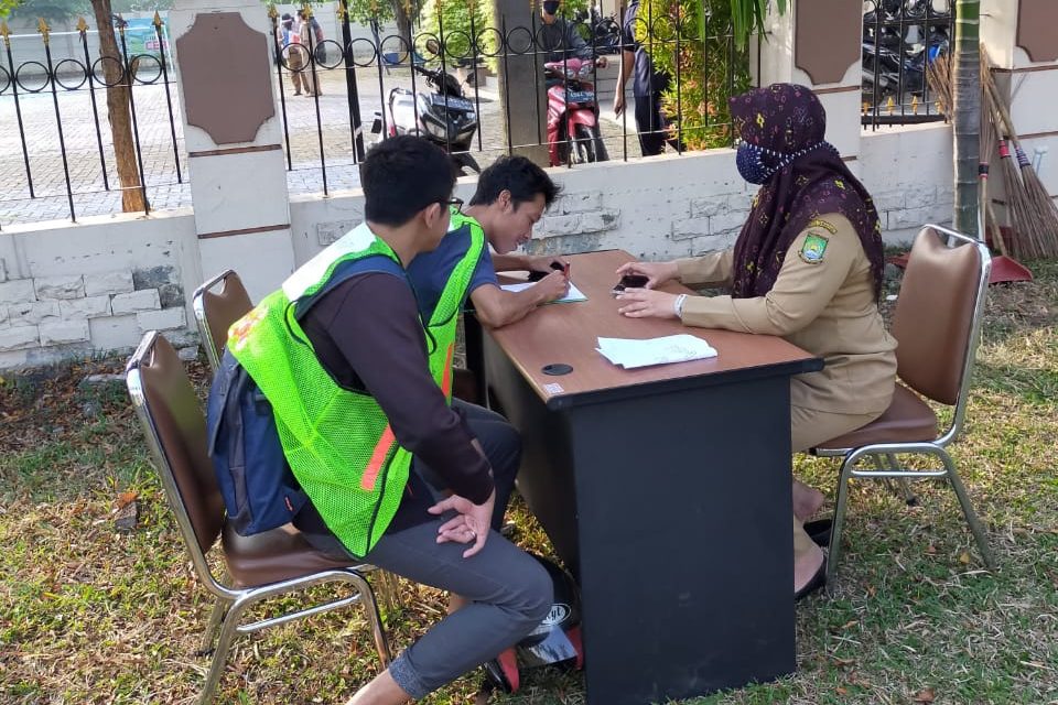 Polsek Cipondoh Dan 3 Pilar Gelar Operasi Penindakan PSBB serentak Di Kel. Cipete, Pinang