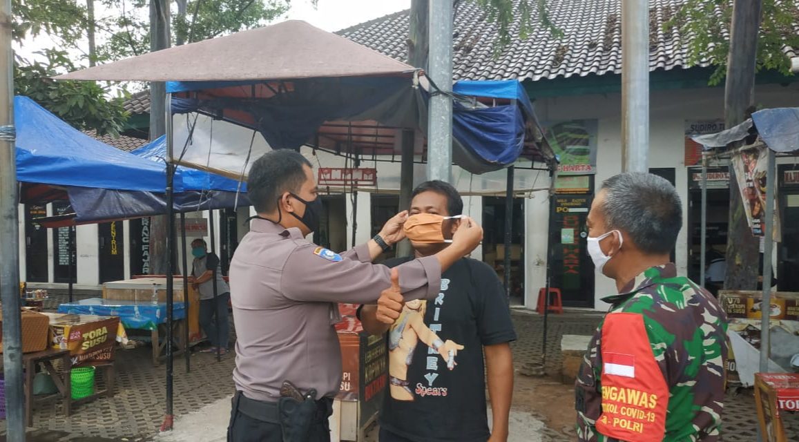 Polsek Cipondoh Lakukan Pemantauan Para Penumpang di Terminal Poris Plawad, Beri Anjuran Protokol Kesehatan Cegah Pandemi Covid-19