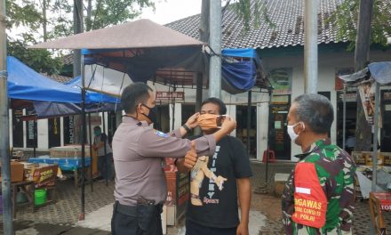 Polsek Cipondoh Lakukan Pemantauan Para Penumpang di Terminal Poris Plawad, Beri Anjuran Protokol Kesehatan Cegah Pandemi Covid-19