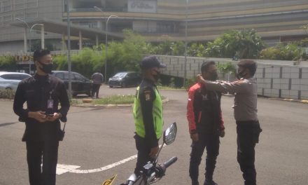 Pendisiplinan Dan Himbauan Protokol Kesehatan Covid-19 Oleh Polsek Cipondoh Menuju Adaptasi Kebiasaan Baru Di Mall Alam Sutera Panunggangan Timur, Pinang