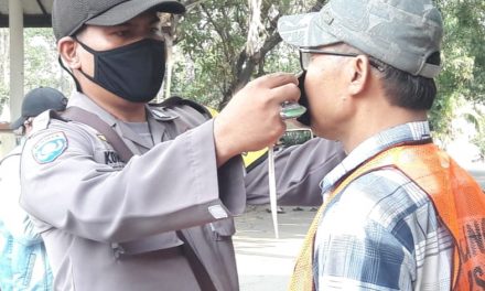 Bhabinkamtibmas Polsek Cipondoh Dan 3 Pilar Kel. Poris Plawad Gelar Operasi Aman Covid-19 Penegakan Disiplin Dalam AKB