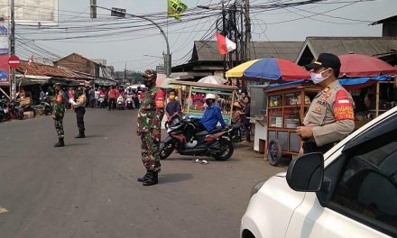 Aktifitas Terhenti Ketika Dibacakan Detik Detik Proklamasi Kemerdekaan RI Ke-75 di Wilkum Polsek Cipondoh