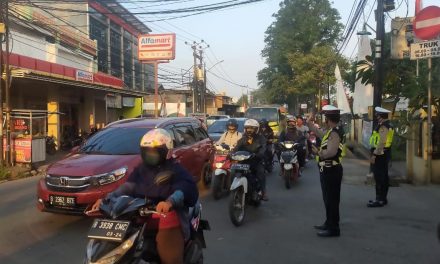 Unit Lalu Lintas Polsek Cipondoh Melaksanakan PROTAB Gatur Lalin SORE Antisipasi Kemacetan Arus Balik