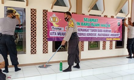 Polsek Cipondoh Baksos Peringatan 1 Muharram Di Masjid Miftahul Jannah Kel. Kenanga, Cipondoh