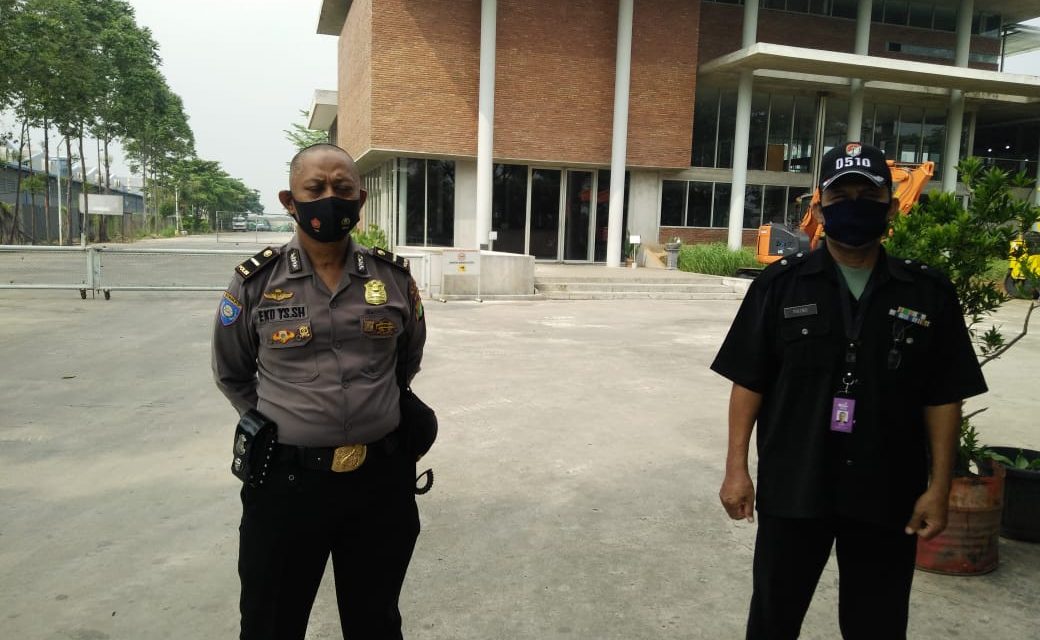 POLSEK NEGLASARI GIAT SAMBANG SATPAM DAN SEKALIGUS MENGHIMBAU TETAP MEMATUHI PROTOKOL KESEHATAN